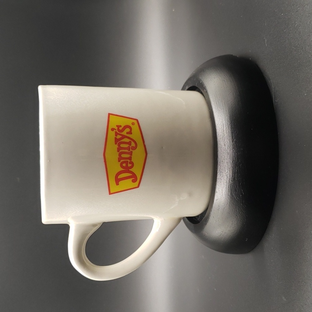 Vintage Denny's Christmas Color Changing Heat Activated Sant Ornament Coffee Mug